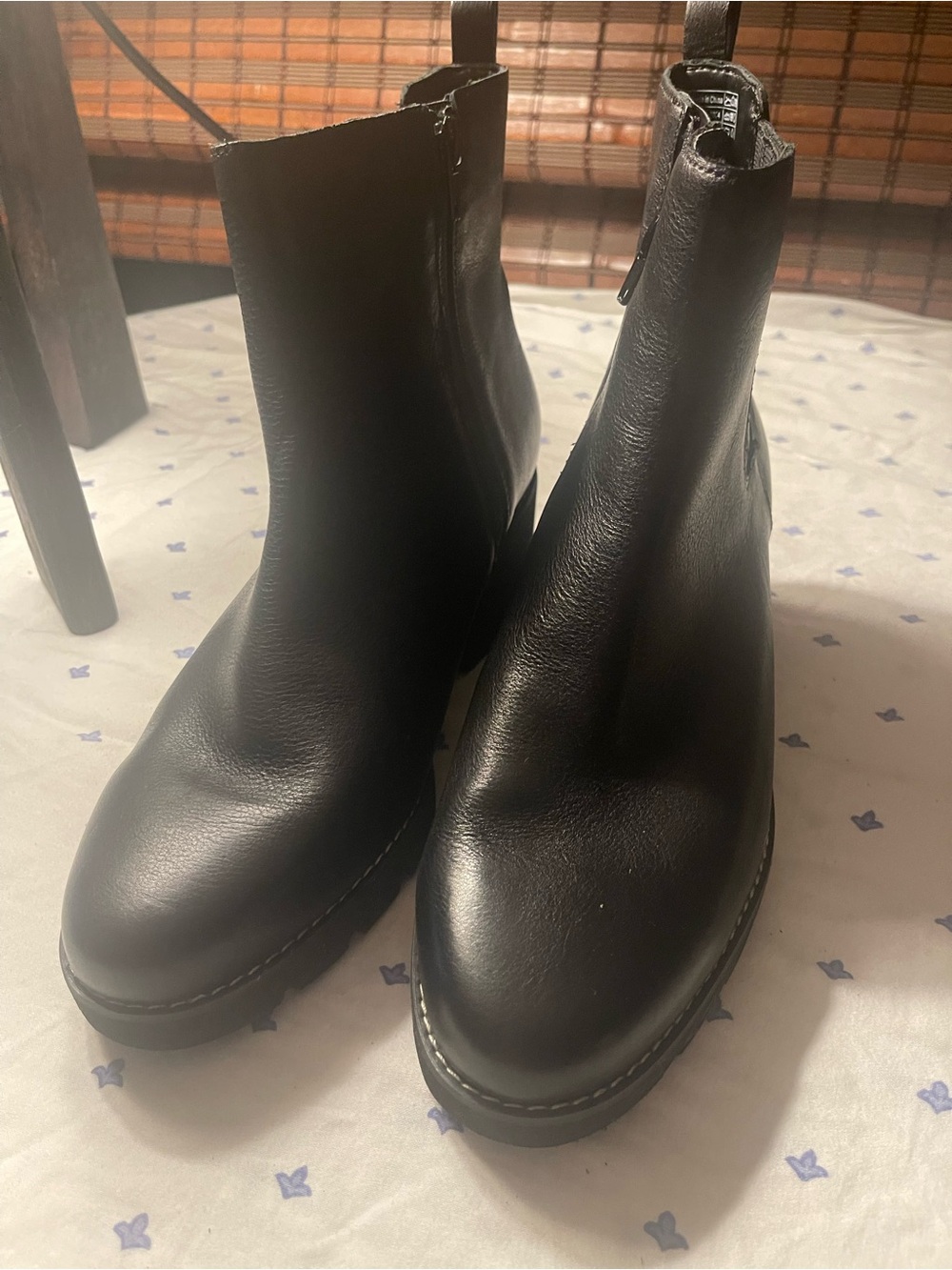 Vionic Black Leather Chelsea Ankle Boots